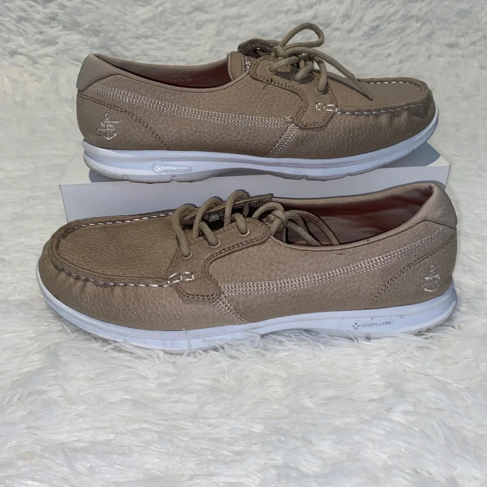 Sketchers Goga Max Boat Shoes in Very Good Barely worn condition - Picture 2 of 7